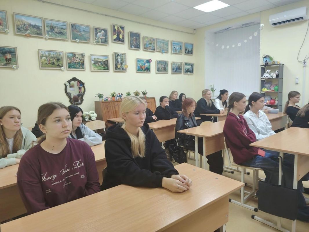 Севастопольские полицейские провели профилактическую беседу с первокурсниками «Института развития образования» Севастопольские полицейские провели профилактическую беседу с первокурсниками «Института развития образования»