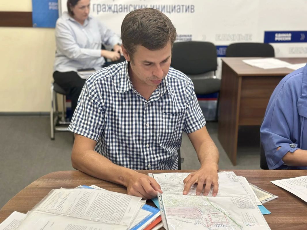 Владимир Немцев: На площадке региональной общественной приёмной Председателя партии «Единая Россия» Д. А. Медведева провёл приём граждан по личным вопросам Владимир Немцев: На площадке региональной общественной приёмной Председателя партии «Единая Россия» Д. А. Медведева провёл приём граждан по личным вопросам