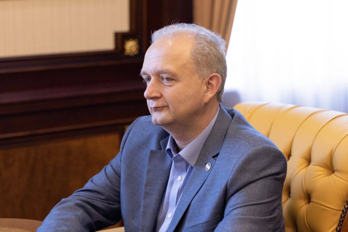 Сергей Аксёнов: Итоги выполнения программы о торгово-экономическом, научно-техническом и культурном сотрудничестве с Правительством Москвы обсудили с аудитором Контрольно-счетной палаты Москвы Михаилом Викторовичем Любавиным... Сергей Аксёнов: Итоги выполнения программы о торгово-экономическом, научно-техническом и культурном сотрудничестве с Правительством Москвы обсудили с аудитором Контрольно-счетной палаты Москвы Михаилом Викторовичем Любавиным...
