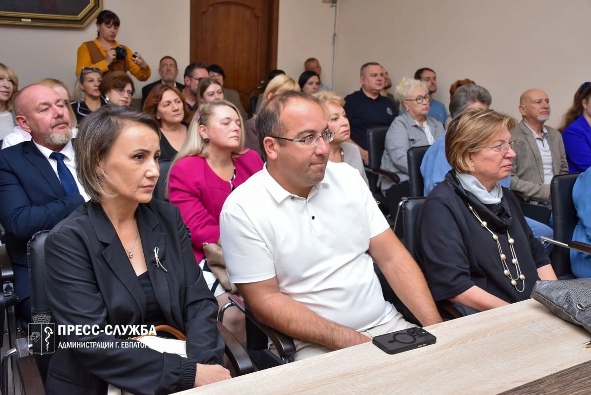 В Евпатории поздравили работников туризма В Евпатории поздравили работников туризма