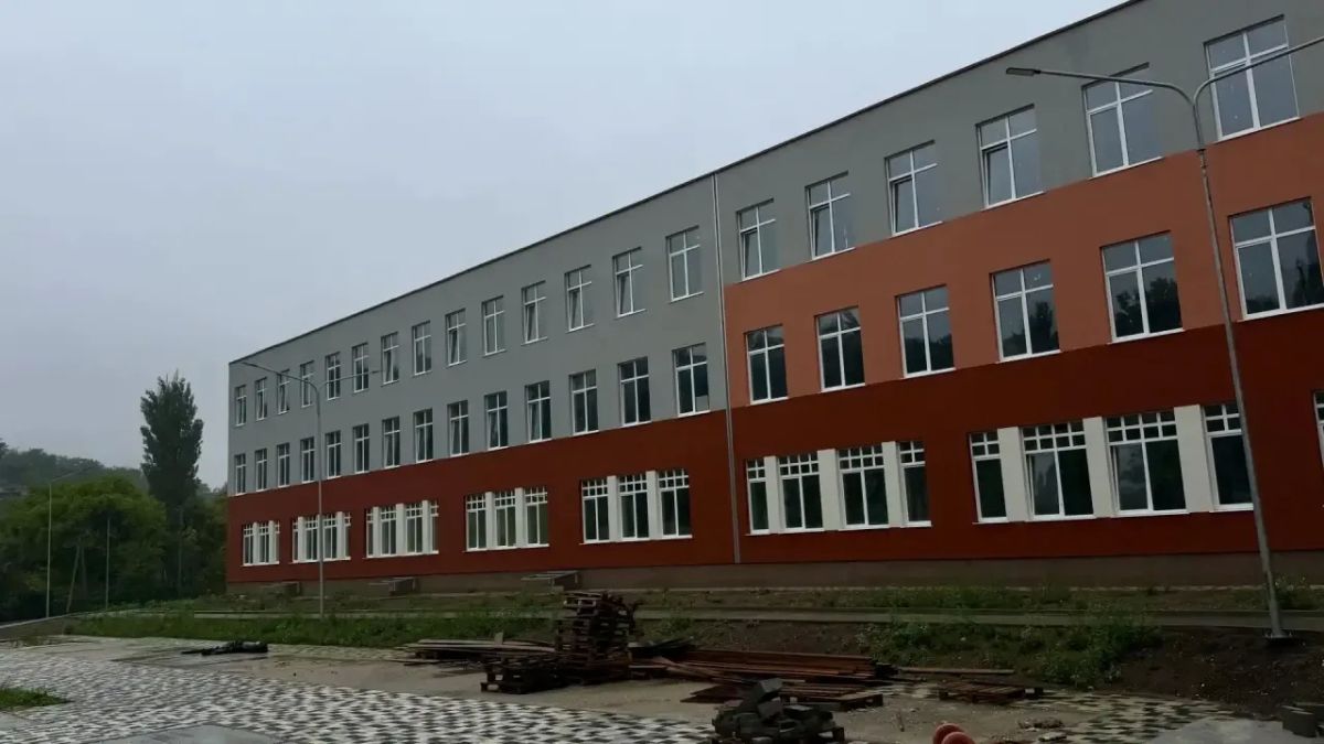 Прокурор Киевского района города Симферополя Андрей Семерок проверил ход строительства школы в микрорайоне Луговое