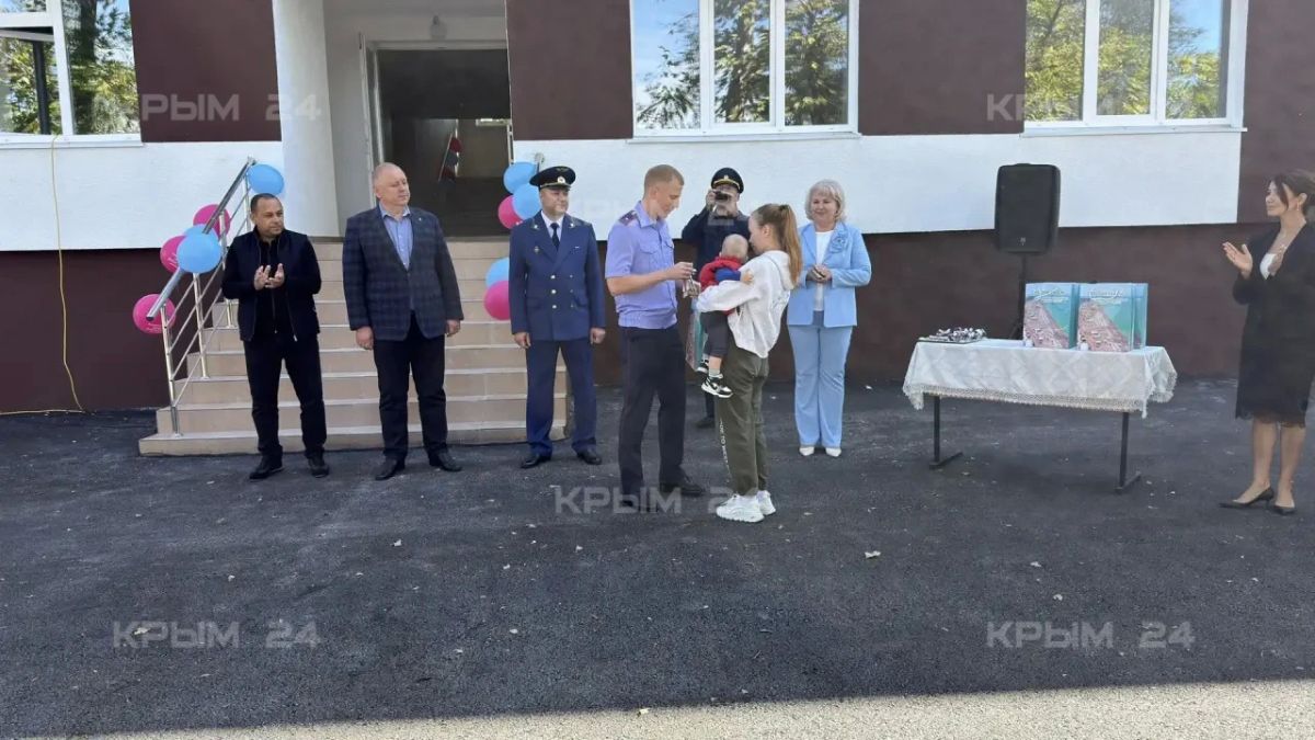Детямсиротам в Сакском районе вручили 13 квартир Детямсиротам в Сакском районе вручили 13 квартир