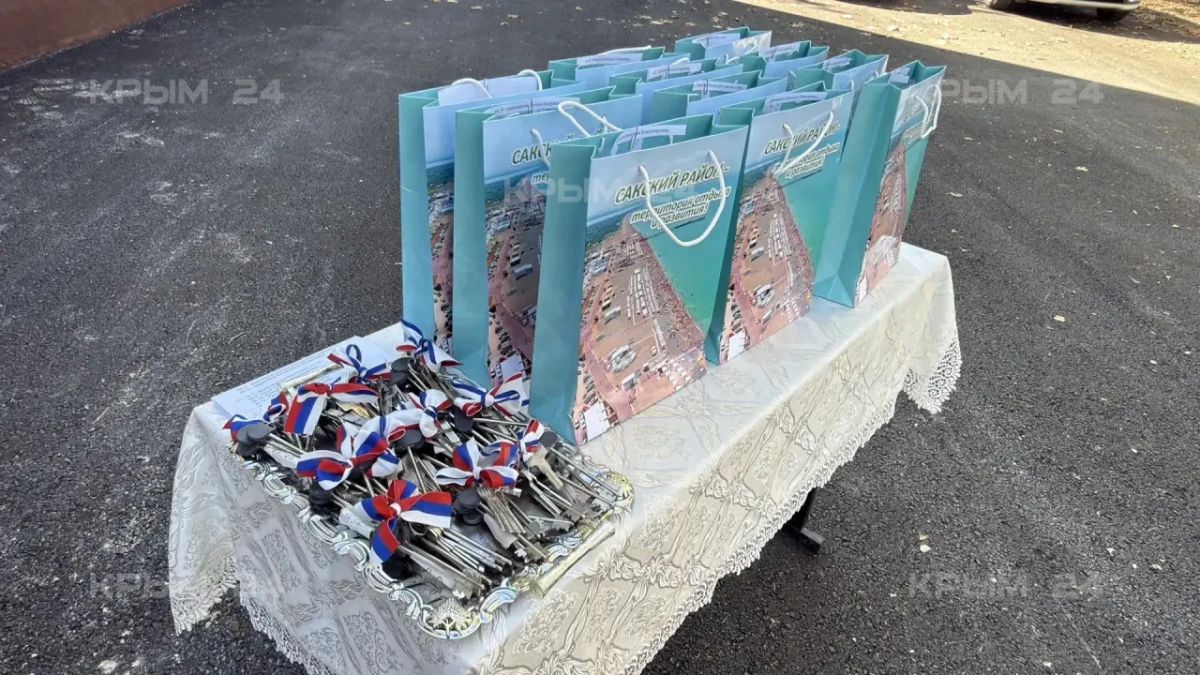 Детямсиротам в Сакском районе вручили 13 квартир Детямсиротам в Сакском районе вручили 13 квартир