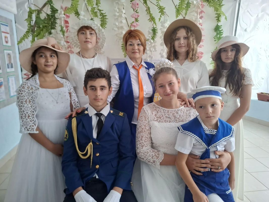 Сегодня, 25 сентября, во всех школах, колледжах и детских садах Республики Крым проходит единый день Всероссийской акция «Белый цветок». Сегодня, 25 сентября, во всех школах, колледжах и детских садах Республики Крым проходит единый день Всероссийской акция «Белый цветок».