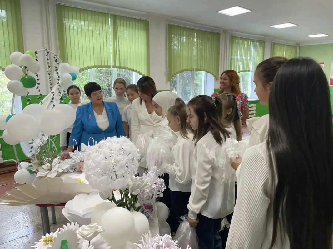 «Белый цветок» расцвёл в школах Сакского района: добро, творчество и помощь детям «Белый цветок» расцвёл в школах Сакского района: добро, творчество и помощь детям