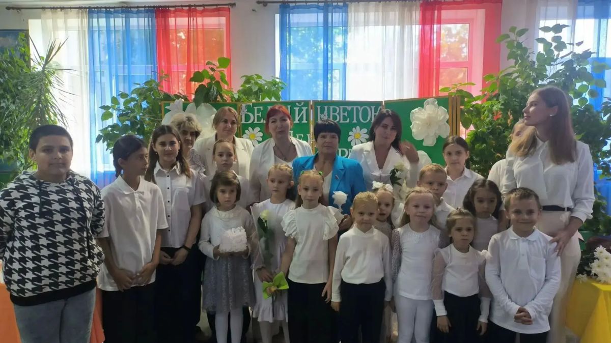 «Белый цветок» расцвёл в школах Сакского района: добро, творчество и помощь детям «Белый цветок» расцвёл в школах Сакского района: добро, творчество и помощь детям