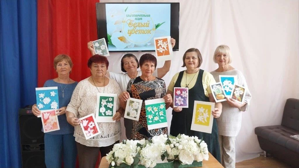 В Крыму получатели социальных услуг и волонтеры приняли участие в благотворительной акции «Белый цветок» В Крыму получатели социальных услуг и волонтеры приняли участие в благотворительной акции «Белый цветок»