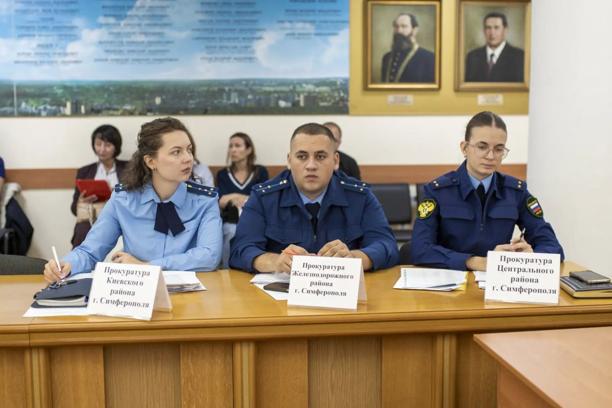 В Симферополе обсудили вопросы легализации занятости и задолженности по заработной плате В Симферополе обсудили вопросы легализации занятости и задолженности по заработной плате
