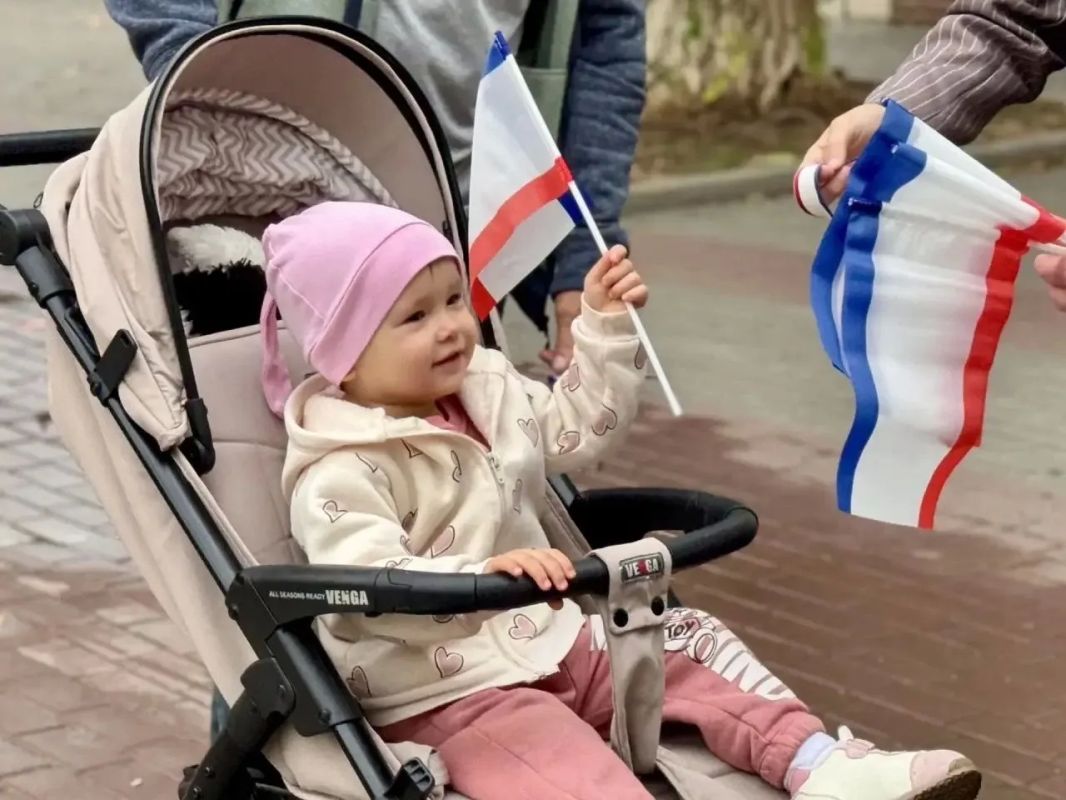 «Символы нашей Родины» — акция, которая объединяет сердца! «Символы нашей Родины» — акция, которая объединяет сердца!