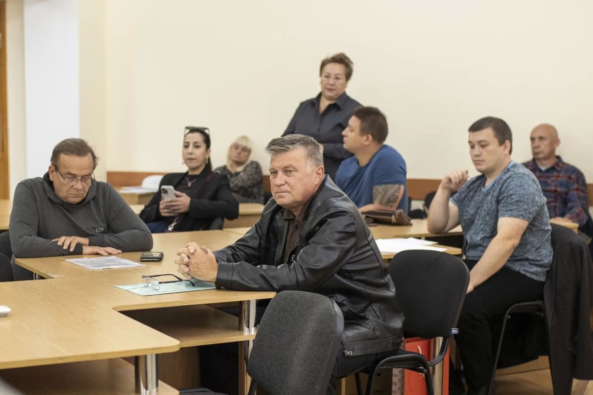 В Симферополе обсудили вопросы легализации занятости и задолженности по заработной плате В Симферополе обсудили вопросы легализации занятости и задолженности по заработной плате