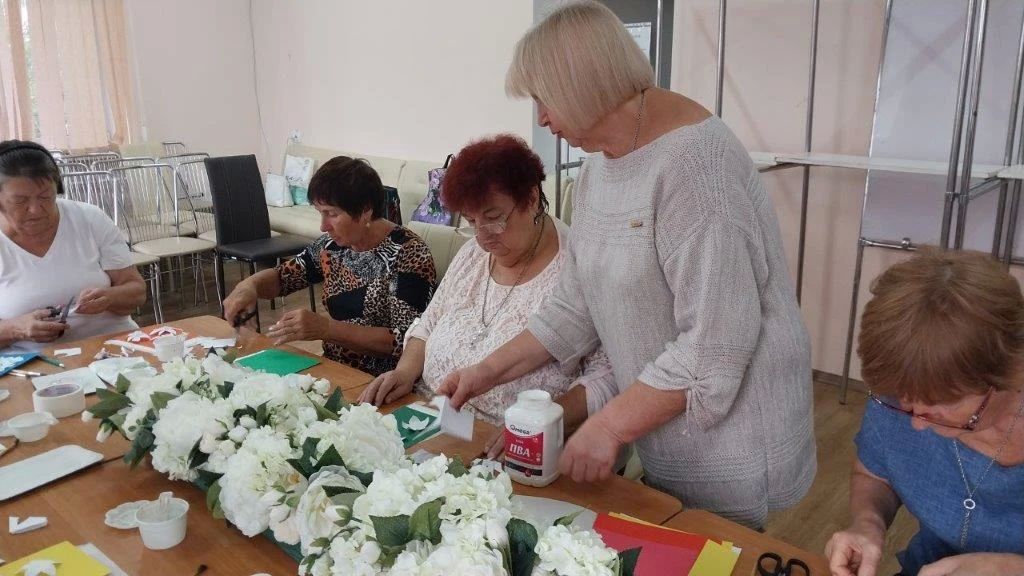 В Крыму получатели социальных услуг и волонтеры приняли участие в благотворительной акции «Белый цветок» В Крыму получатели социальных услуг и волонтеры приняли участие в благотворительной акции «Белый цветок»
