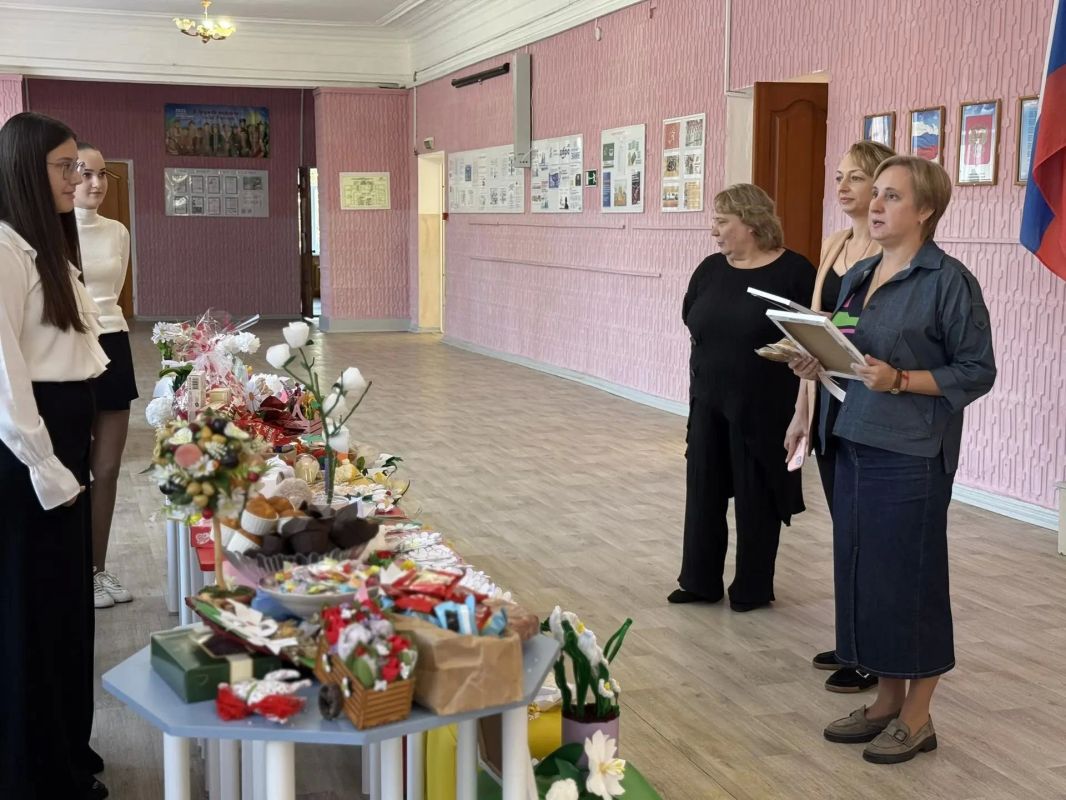 В образовательных учреждениях города прошла благотворительная акция «Белый цветок» В образовательных учреждениях города прошла благотворительная акция «Белый цветок»