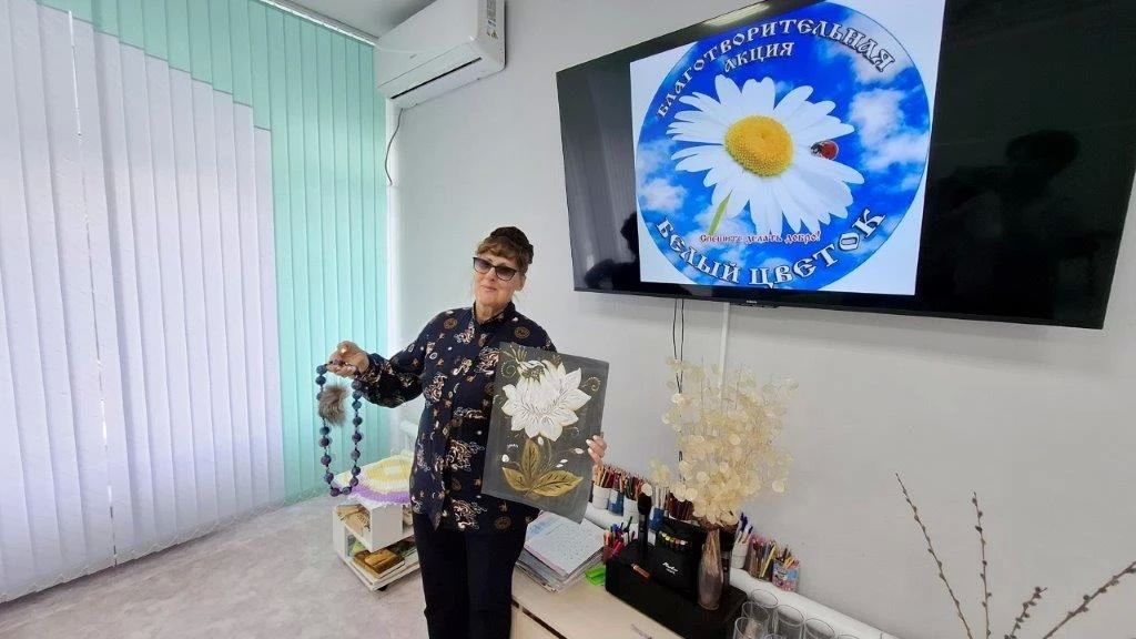 В Крыму получатели социальных услуг и волонтеры приняли участие в благотворительной акции «Белый цветок» В Крыму получатели социальных услуг и волонтеры приняли участие в благотворительной акции «Белый цветок»