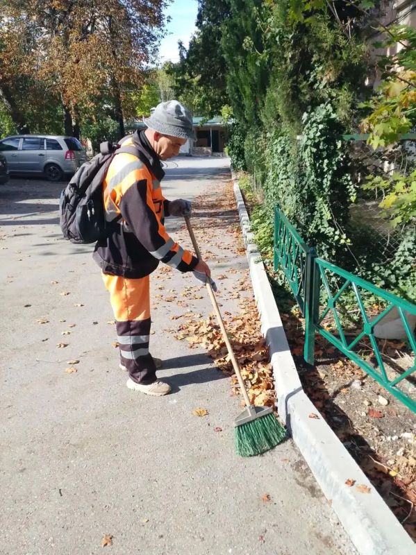 Чистота и порядок в Симферополе - ежедневная работа городских служб Чистота и порядок в Симферополе - ежедневная работа городских служб