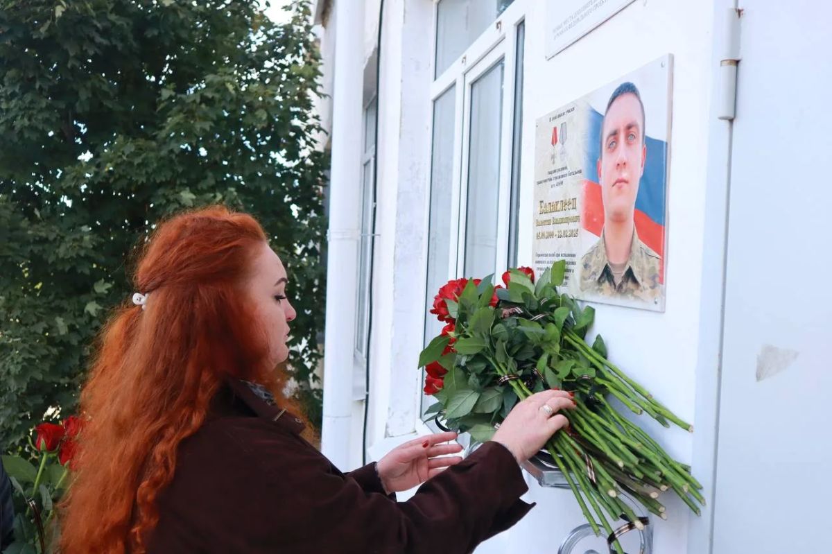Память бойца СВО увековечили в Белогорском районе Память бойца СВО увековечили в Белогорском районе