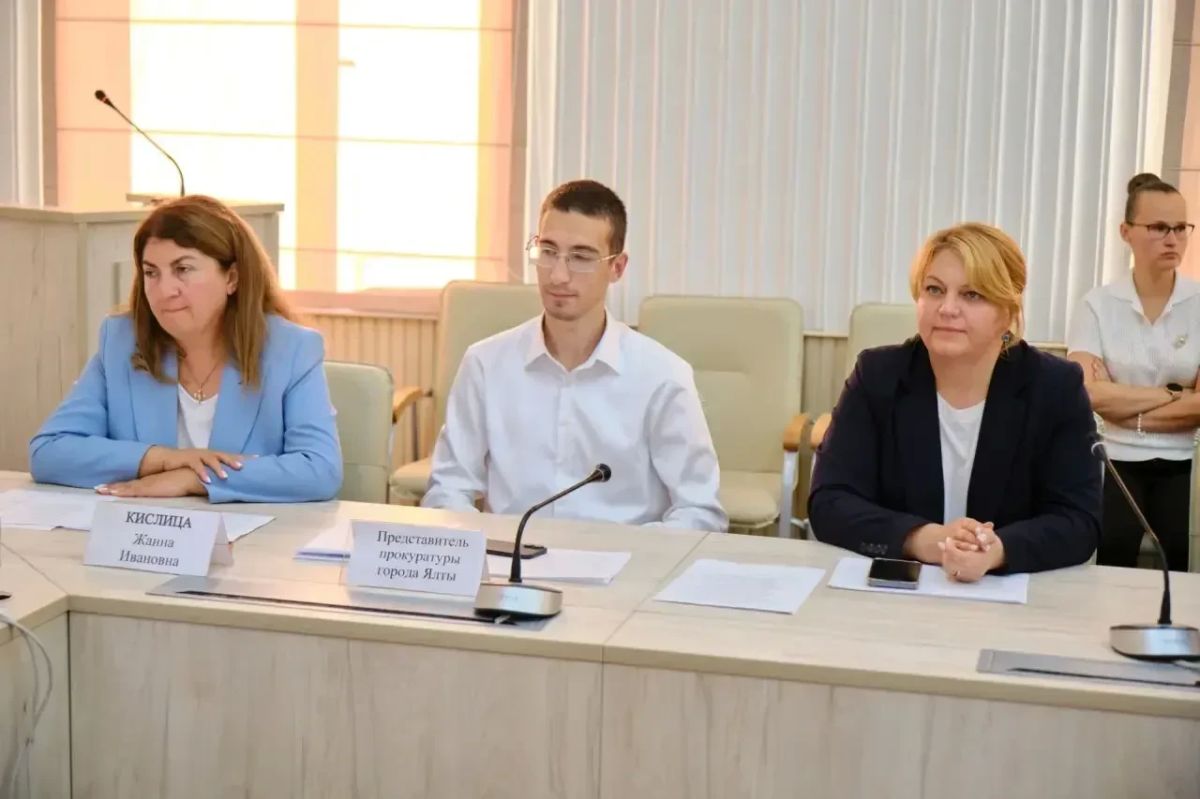 После ухода в отставку Янины Петровны Павленко временно исполняю полномочия главы администрации города Ялты После ухода в отставку Янины Петровны Павленко временно исполняю полномочия главы администрации города Ялты