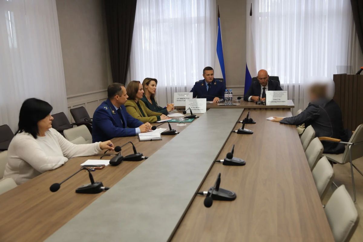 Заместитель прокурора Крыма Леонид Селивёрстов провел выездной участников специальной военной операции и членов их семей Заместитель прокурора Крыма Леонид Селивёрстов провел выездной участников специальной военной операции и членов их семей