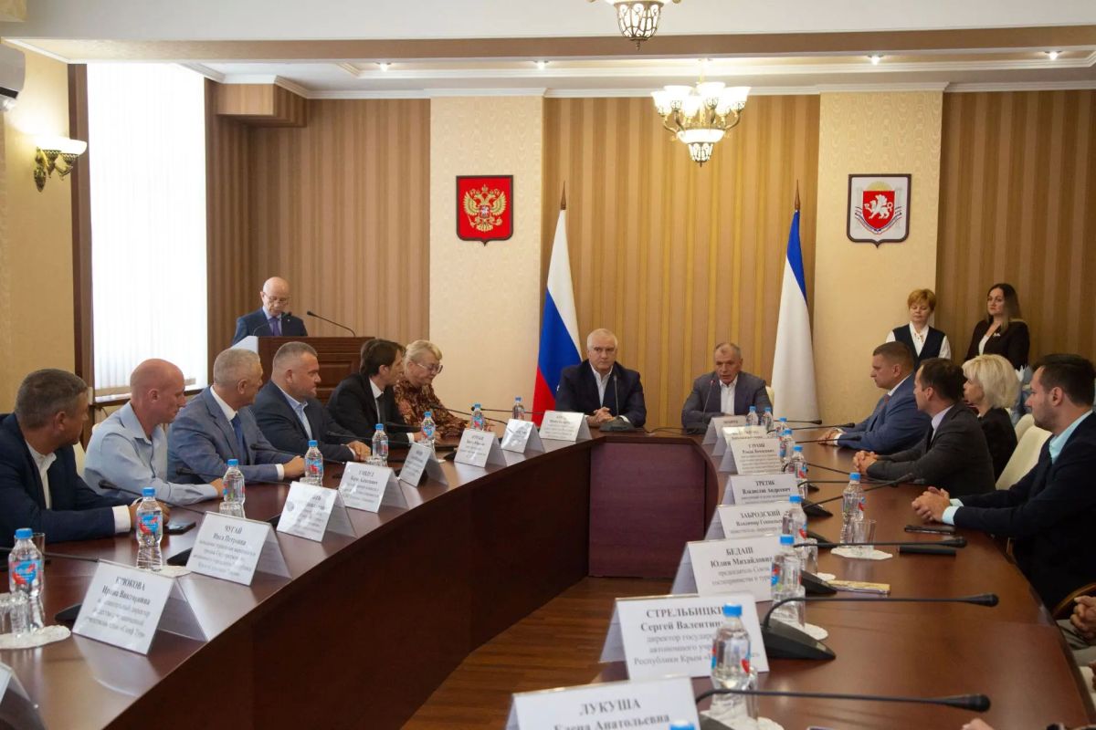 Владимир Константинов: В преддверии Всемирного дня туризма вручили заслуженные награды работникам курортной сферы