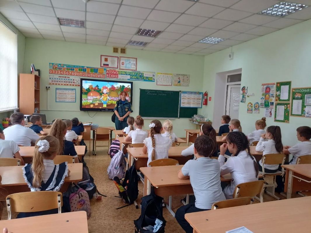 Сотрудники ГИМС проводят профилактическую работу с детьми Сотрудники ГИМС проводят профилактическую работу с детьми