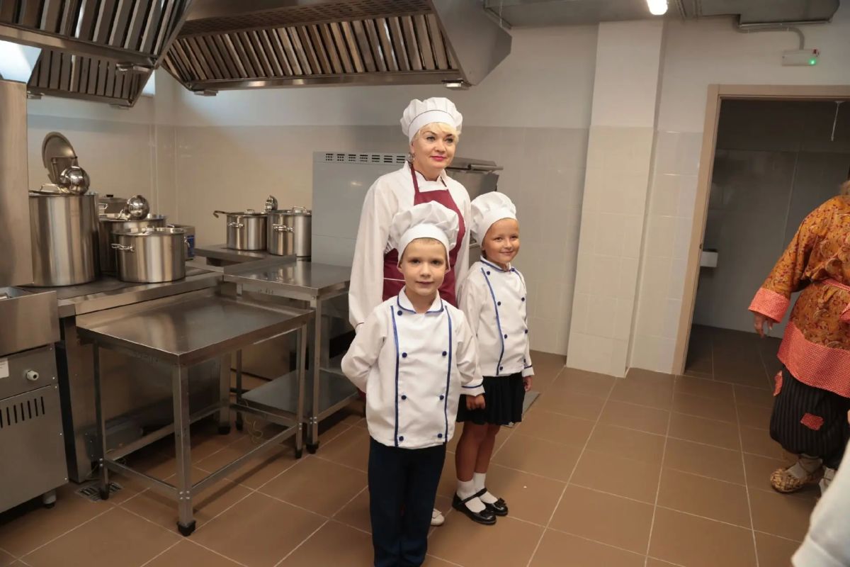 Владимир Константинов: 27 сентября свой профессиональный праздник отмечают те, кто помогает нашим детям сделать самые первые шаги во взрослую жизнь, кто своим трудом закладывает основы будущего России, — воспитатели и все... Владимир Константинов: 27 сентября свой профессиональный праздник отмечают те, кто помогает нашим детям сделать самые первые шаги во взрослую жизнь, кто своим трудом закладывает основы будущего России, — воспитатели и все...