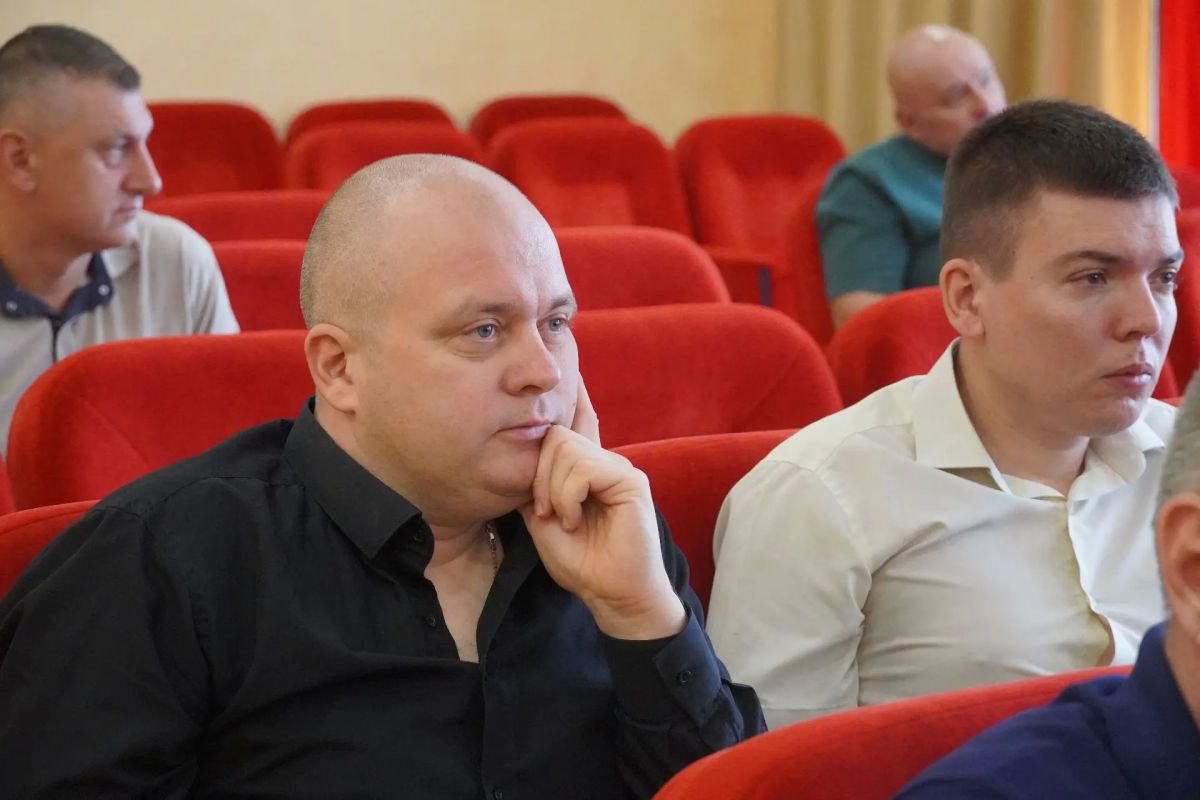 В администрации Керчи прошло аппаратное совещание под руководством исполняющего обязанности главы администрации Игоря Крутькова В администрации Керчи прошло аппаратное совещание под руководством исполняющего обязанности главы администрации Игоря Крутькова