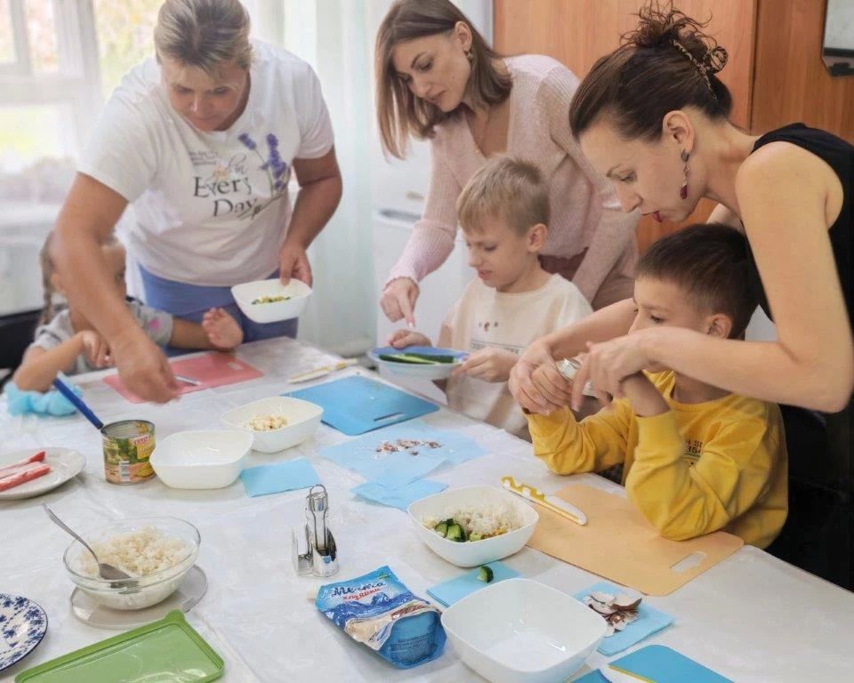 Вкус успеха: как маленькие феодосийцы готовили крабовый салат Вкус успеха: как маленькие феодосийцы готовили крабовый салат
