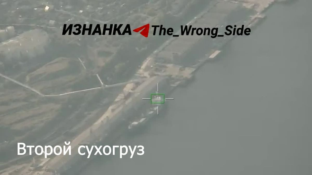 Удары с применением БпЛА "Герань" по двум судам типа "сухогруз" в акватории Черного моря и в порту Черноморска