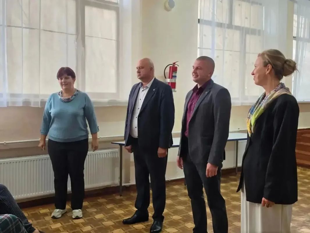 Дмитрий Мильгевский: Сегодня cовместно с председателем районного совета Павлом Бурлаком и его заместителем Ириной Швайко посетили с рабочим визитом Пшеничненское сельское поселение Дмитрий Мильгевский: Сегодня cовместно с председателем районного совета Павлом Бурлаком и его заместителем Ириной Швайко посетили с рабочим визитом Пшеничненское сельское поселение