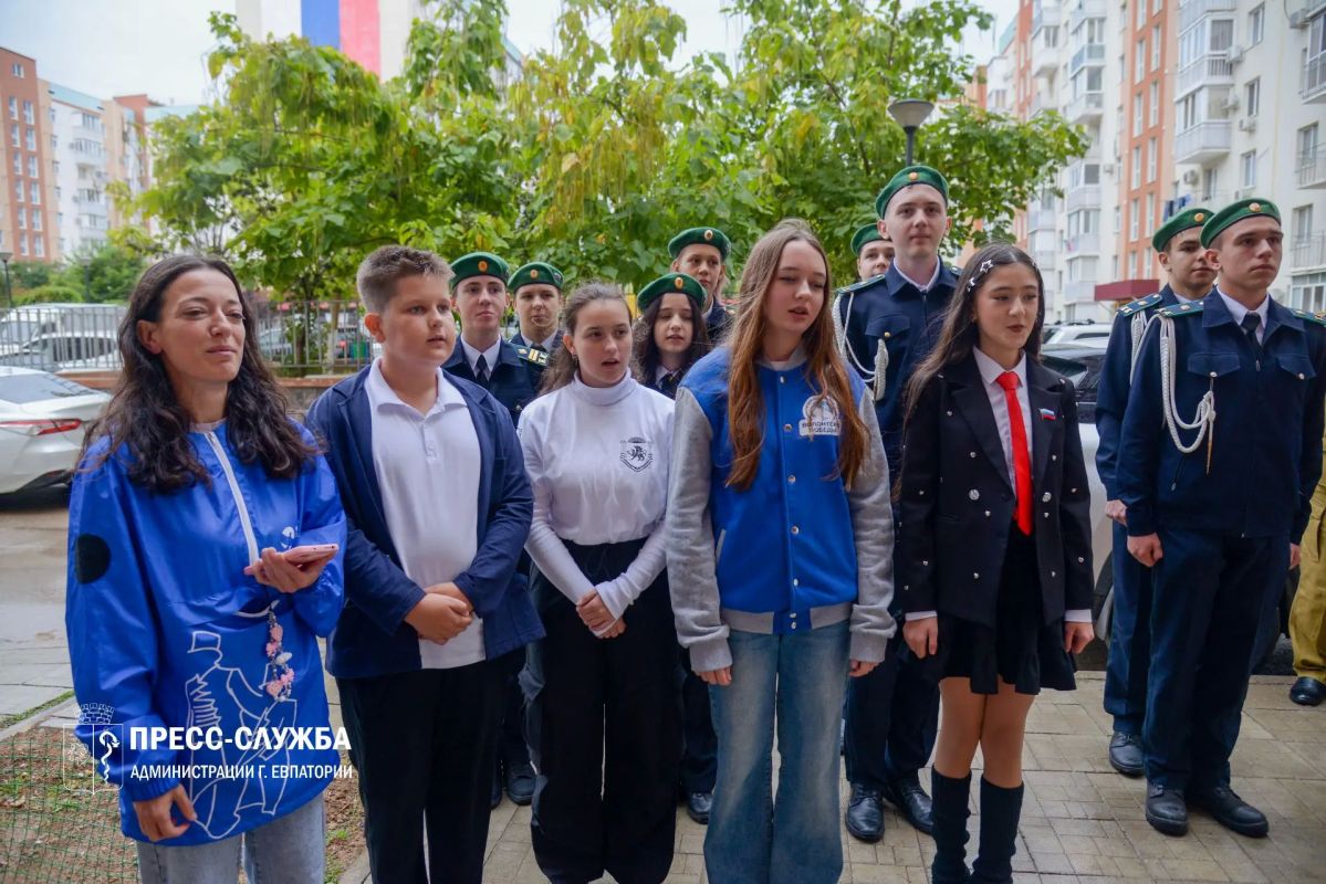 В Евпатории поздравили с вековым юбилеем жительницу города В Евпатории поздравили с вековым юбилеем жительницу города