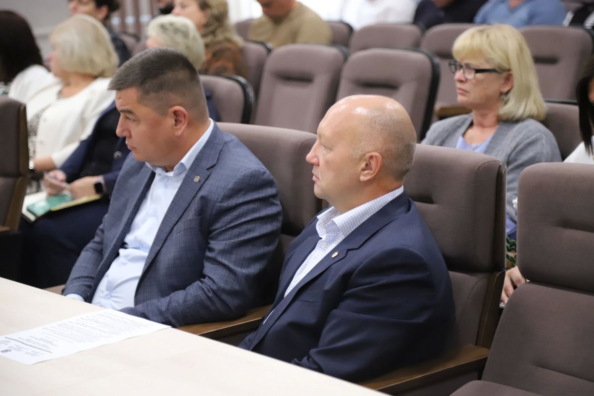 Состоялось еженедельное аппаратное совещание, в ходе которого были рассмотрены основные вопросы жизнедеятельности района Состоялось еженедельное аппаратное совещание, в ходе которого были рассмотрены основные вопросы жизнедеятельности района