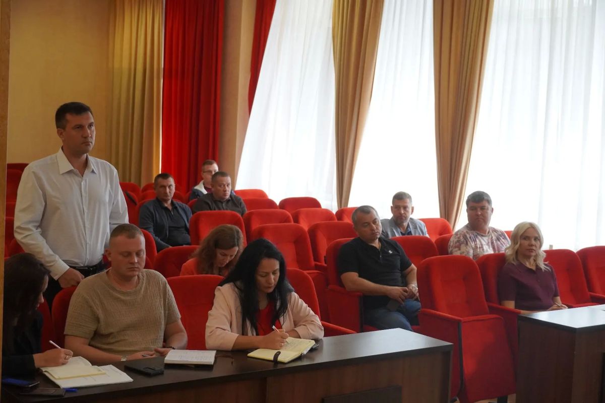 В администрации Керчи прошло аппаратное совещание под руководством исполняющего обязанности главы администрации Игоря Крутькова В администрации Керчи прошло аппаратное совещание под руководством исполняющего обязанности главы администрации Игоря Крутькова