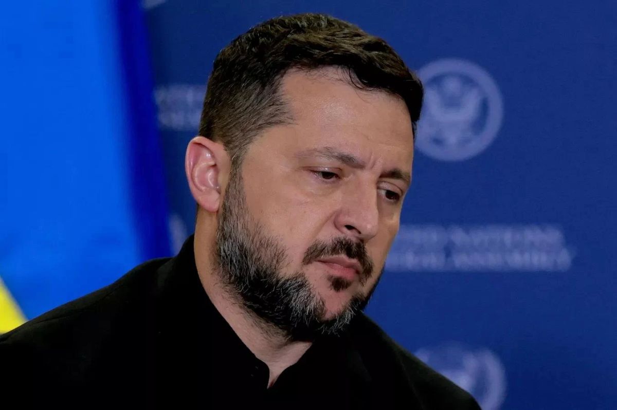 Зеленский заявил Трампу о готовности снизить активность атак по НПЗ