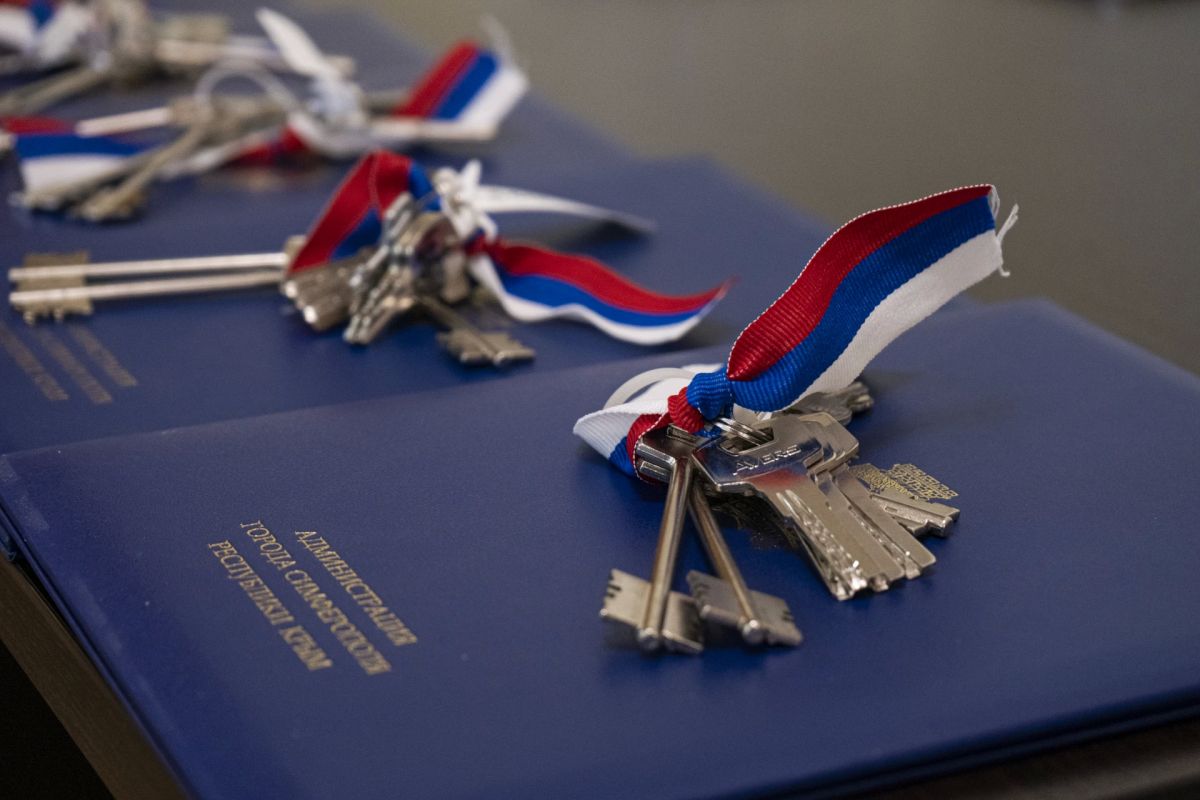 29 сентября 2026 года в администрации города Симферополя состоялась церемония вручения ключей от 8 благоустроенных квартир гражданам из числа детей-сирот и детей, оставшихся без попечения родителей 29 сентября 2026 года в администрации города Симферополя состоялась церемония вручения ключей от 8 благоустроенных квартир гражданам из числа детей-сирот и детей, оставшихся без попечения родителей