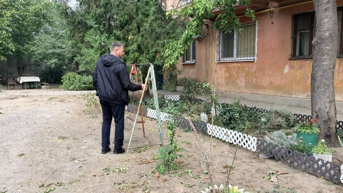 Игорь Крутьков: В рамках рабочего объезда города побывал на Привокзальной площади, 2. Это небольшой многоквартирный дом в районе железнодорожного вокзала Игорь Крутьков: В рамках рабочего объезда города побывал на Привокзальной площади, 2. Это небольшой многоквартирный дом в районе железнодорожного вокзала