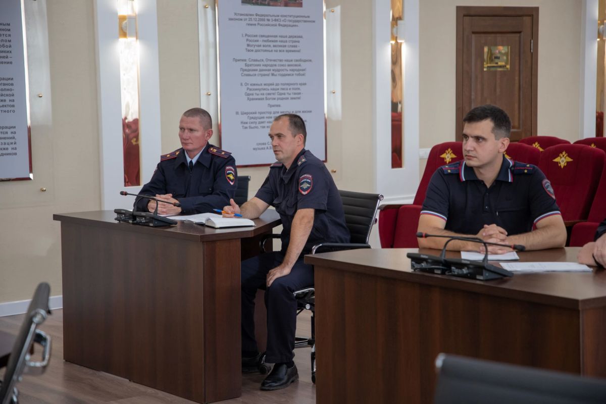 В УМВД России по г.Севастополю состоялась встреча руководства с наставниками молодых специалистов В УМВД России по г.Севастополю состоялась встреча руководства с наставниками молодых специалистов