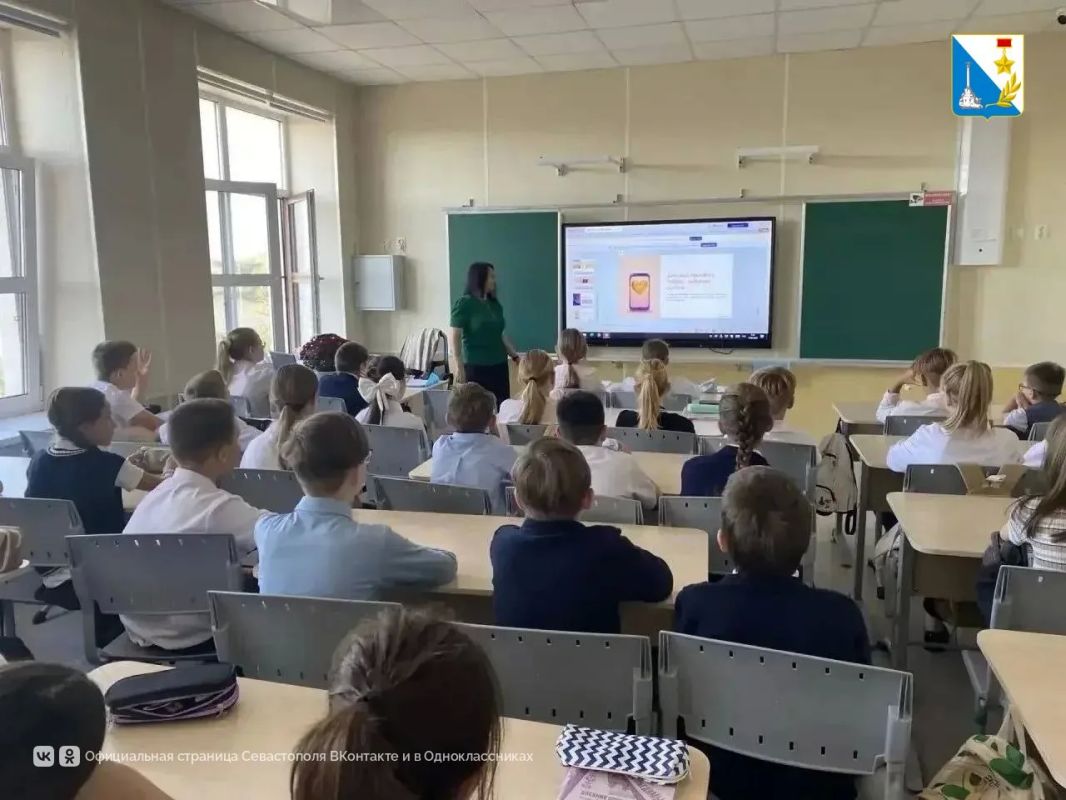 Школьникам Севастополя рассказали о телефоне доверия Школьникам Севастополя рассказали о телефоне доверия