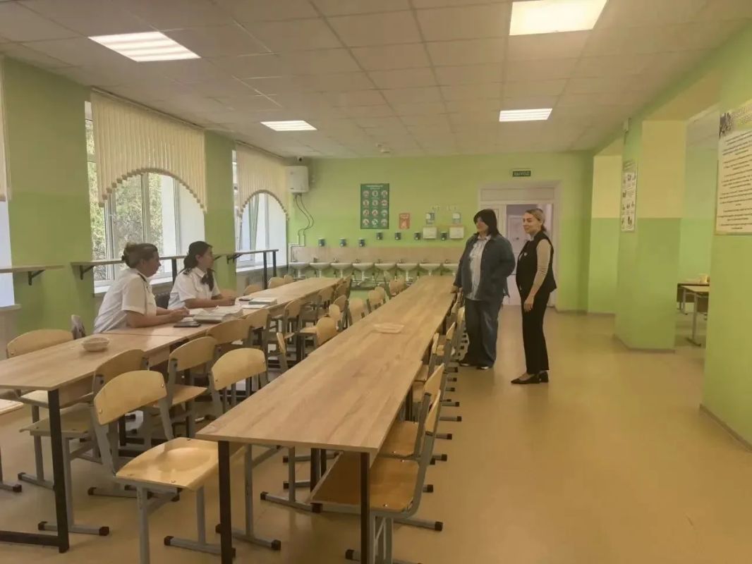 Глава администрации Анжелика Ястребова с рабочим визитом посетила Почтовскую школу Глава администрации Анжелика Ястребова с рабочим визитом посетила Почтовскую школу