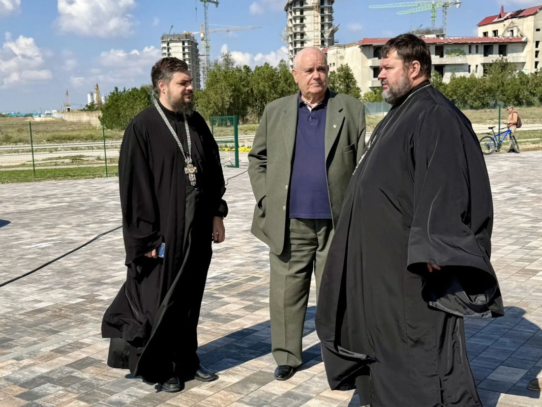 Виталий Оганесян: В рамках рабочего визита в Евпаторию заместителя председателя Комитета Государственного Совета Крыма по строительству, жилищной политике и топливно-энергетическому комплексу Валерия Николаевича Аксёнова... Виталий Оганесян: В рамках рабочего визита в Евпаторию заместителя председателя Комитета Государственного Совета Крыма по строительству, жилищной политике и топливно-энергетическому комплексу Валерия Николаевича Аксёнова...