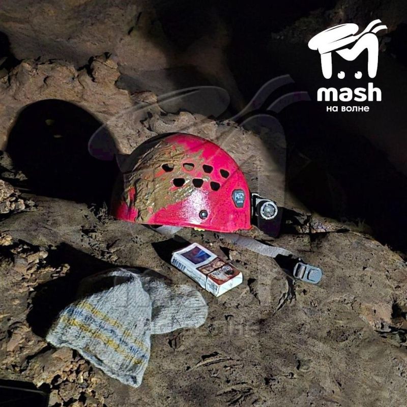 Mash на волне достал фото с приключениями спелеологов-любителей в пещере Mash на волне достал фото с приключениями спелеологов-любителей в пещере
