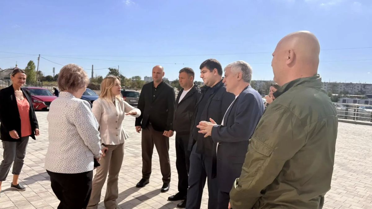 Игорь Крутьков: С рабочим визитом в Керчи пребывают заместитель Председателя Совета министров Республики Крым Анушаван Агаджанян и министр спорта Крыма Ольга Торубарова Игорь Крутьков: С рабочим визитом в Керчи пребывают заместитель Председателя Совета министров Республики Крым Анушаван Агаджанян и министр спорта Крыма Ольга Торубарова