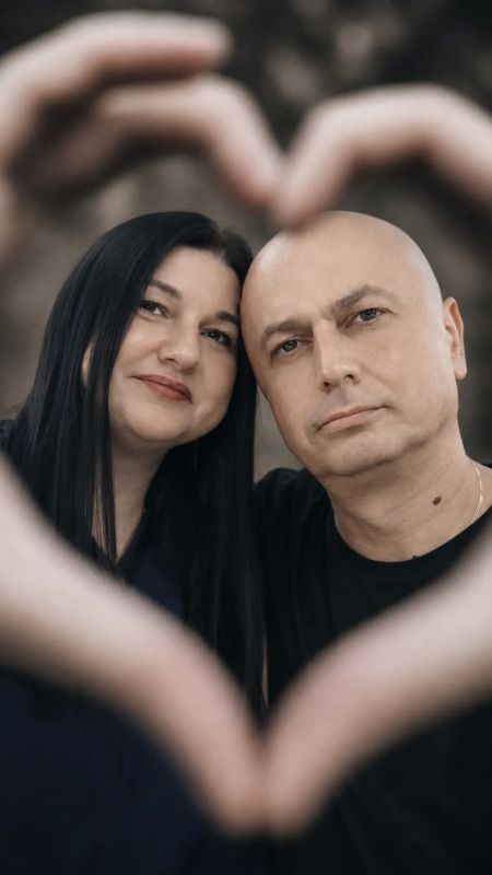 В Евпаторийском городском отделе ЗАГС продолжается осенний сезон чествования супружеских пар В Евпаторийском городском отделе ЗАГС продолжается осенний сезон чествования супружеских пар