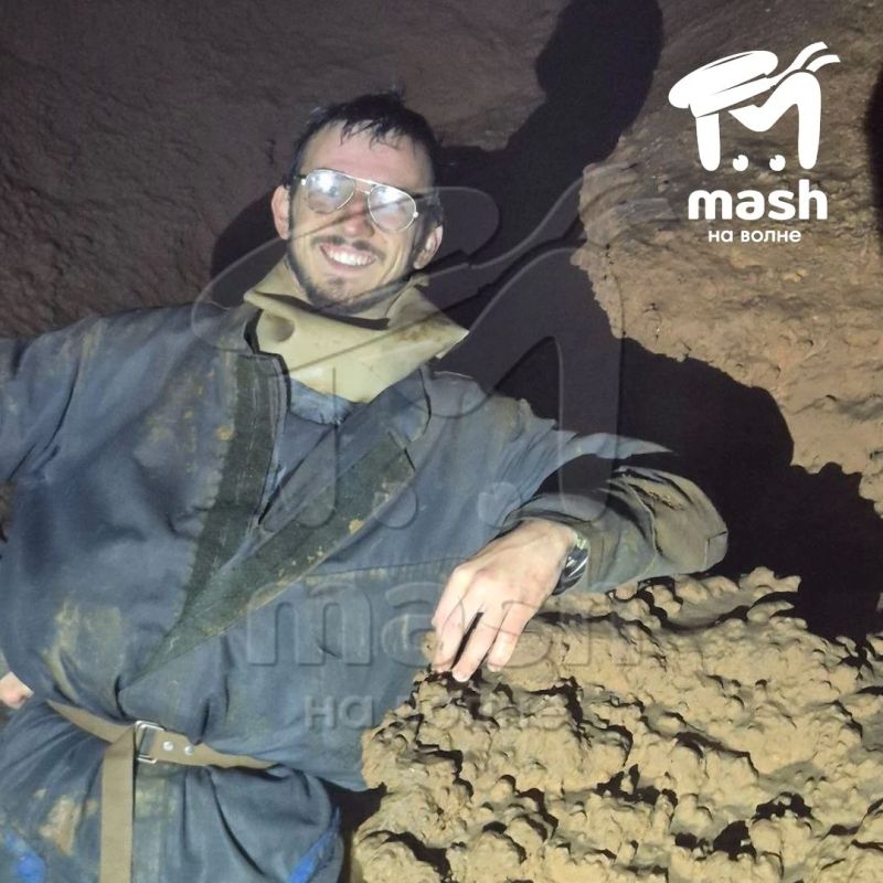 Mash на волне достал фото с приключениями спелеологов-любителей в пещере Mash на волне достал фото с приключениями спелеологов-любителей в пещере