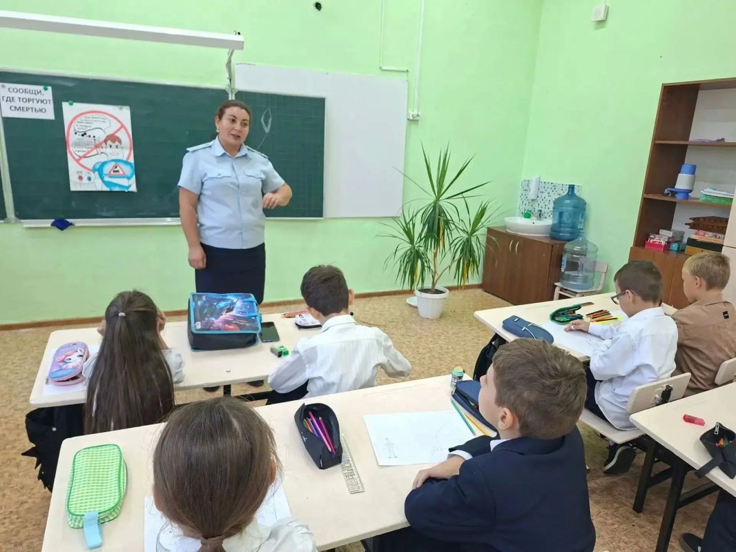 Транспортные полицейские Керчи провели уроки безопасного интернета для школьников и студентов Транспортные полицейские Керчи провели уроки безопасного интернета для школьников и студентов
