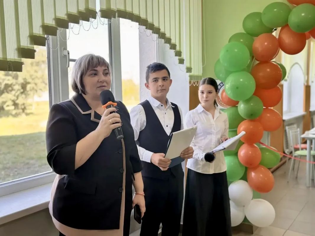 Сегодня приняла участие в открытии столовой, обновленной в рамках проекта школьного инициативного бюджетирования «Комфорт и здоровье» в МОУ «Медведевская школа» Сегодня приняла участие в открытии столовой, обновленной в рамках проекта школьного инициативного бюджетирования «Комфорт и здоровье» в МОУ «Медведевская школа»