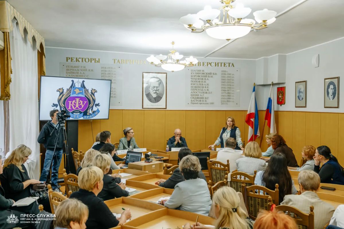 В Симферополе лектор Общества «Знание» провел просветительскую встречу с педагогами В Симферополе лектор Общества «Знание» провел просветительскую встречу с педагогами