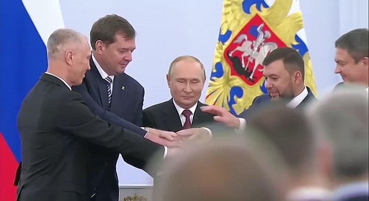 Севастополь вместе со всей страной отмечает День воссоединения ДНР, ЛНР, Запорожской и Херсонской областей с Россией