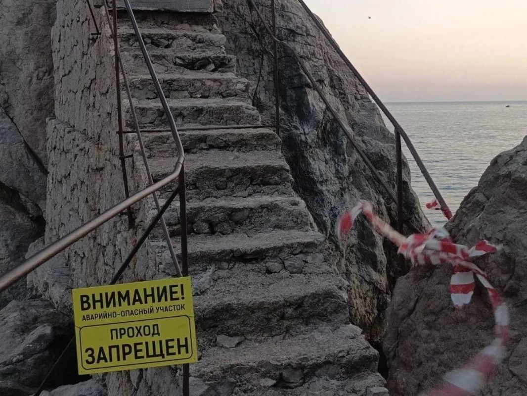 Аварийное диво на скале Дива: легендарную лестницу передадут инвестору для ремонта Аварийное диво на скале Дива: легендарную лестницу передадут инвестору для ремонта
