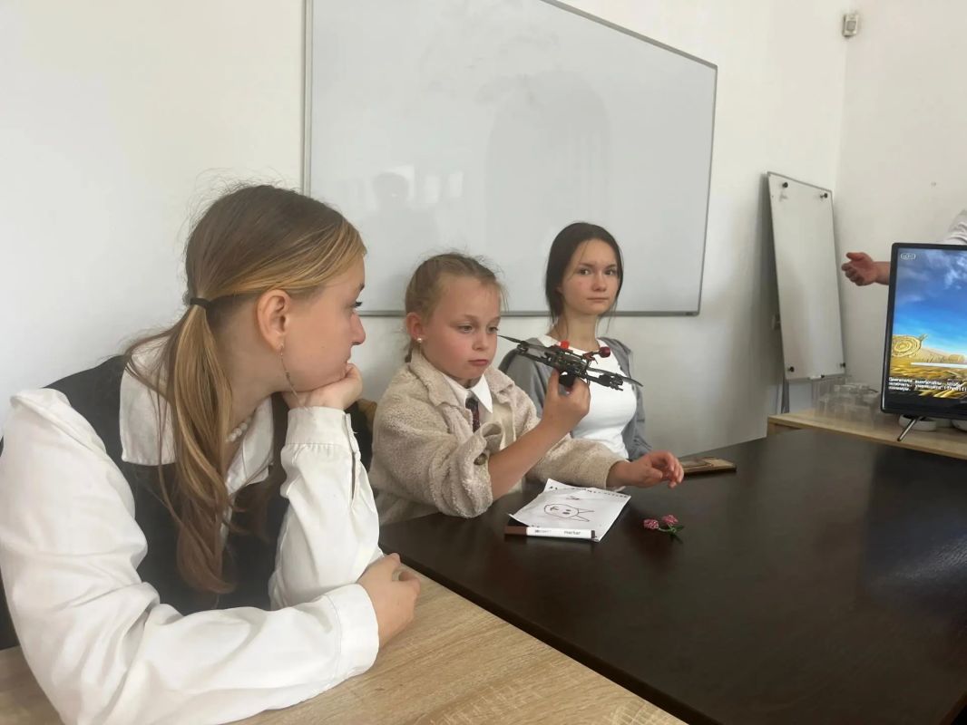 Севастопольские полицейские приняли участие в проведении профилактического мероприятия для школьников Севастопольские полицейские приняли участие в проведении профилактического мероприятия для школьников