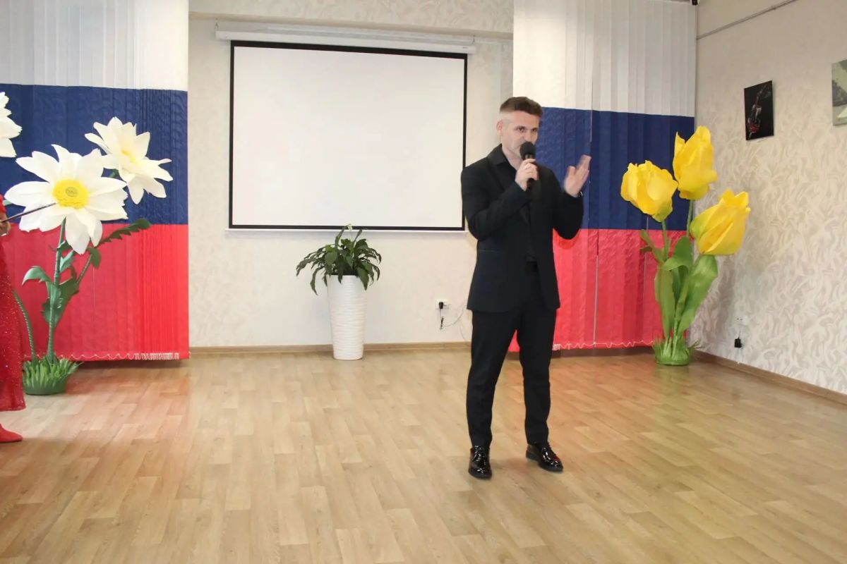 Дорогие люди золотого возраста примите поздравления в этот теплый осенний день Дорогие люди золотого возраста примите поздравления в этот теплый осенний день