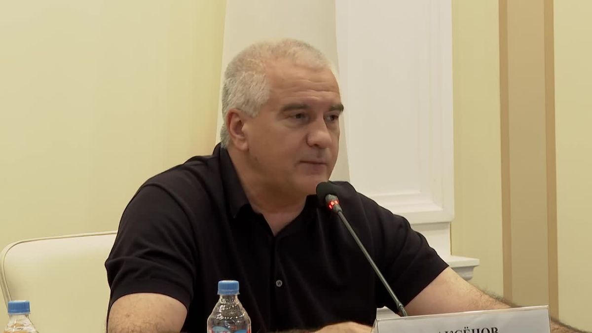 Сергей Аксёнов: Работа с обращениями граждан должна быть не формальностью, а реальным инструментом помощи людям